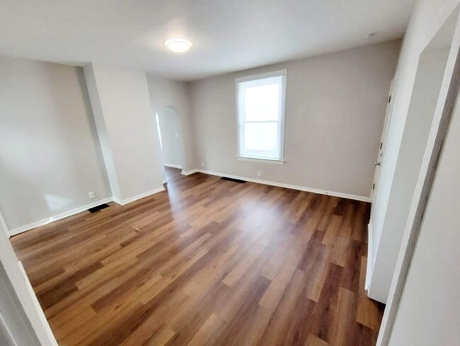 Photo - 2120 Elmo Ave