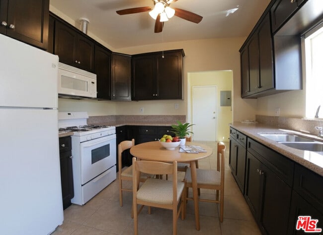 Photo - 2928 Walton Ave Unidad 2930