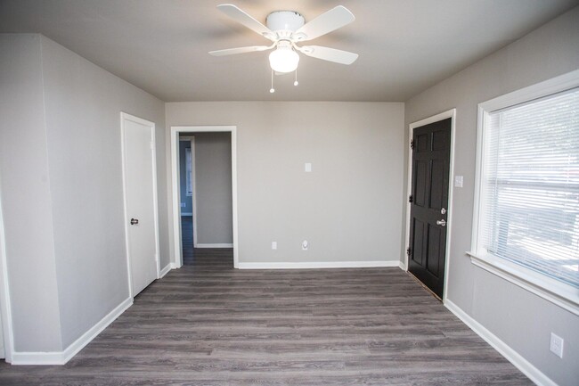 Photo - 4629 Elgin Ave