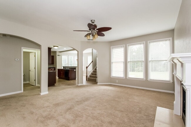 Photo - 214 Elmbrook Ln