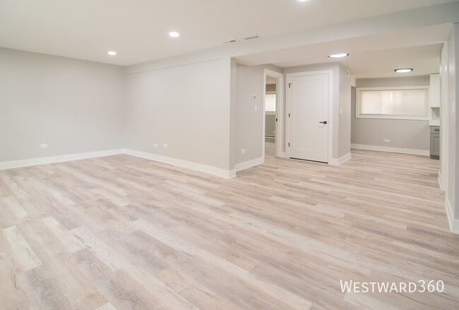 Photo - 6141 N Hermitage Ave Unit GA