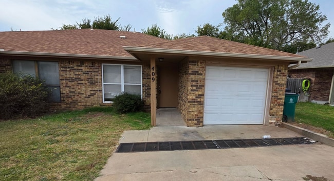 Building Photo - Mustang Schools