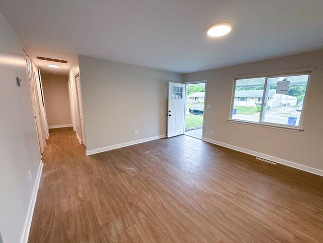Photo - Spacious & Stylish Living in Columbus – 4B... Casa