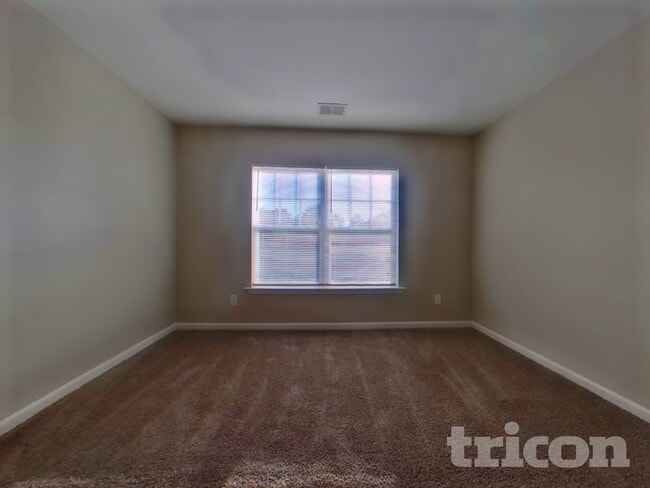 Photo - 209 Autumn Stroll Ct