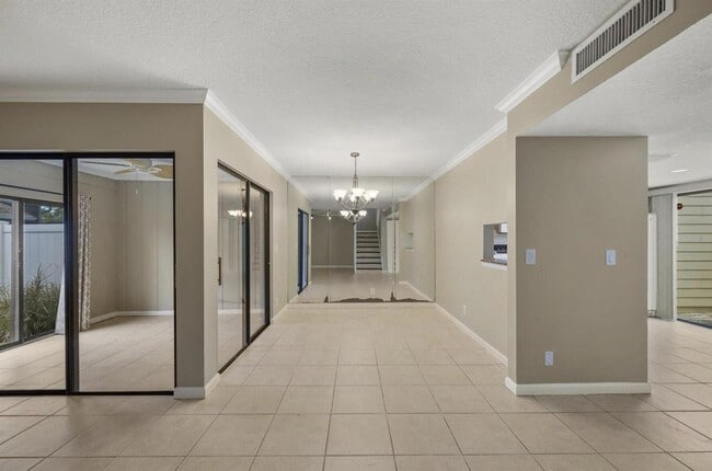 Photo - 402 Lakewood Ct