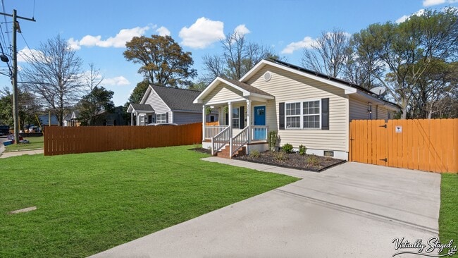 Photo - 3208 Boyd St