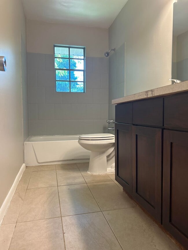 Photo - 4 Bed 2 Bath in Decatur!