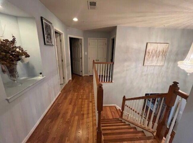 Photo - 1611 Kings Valley Dr