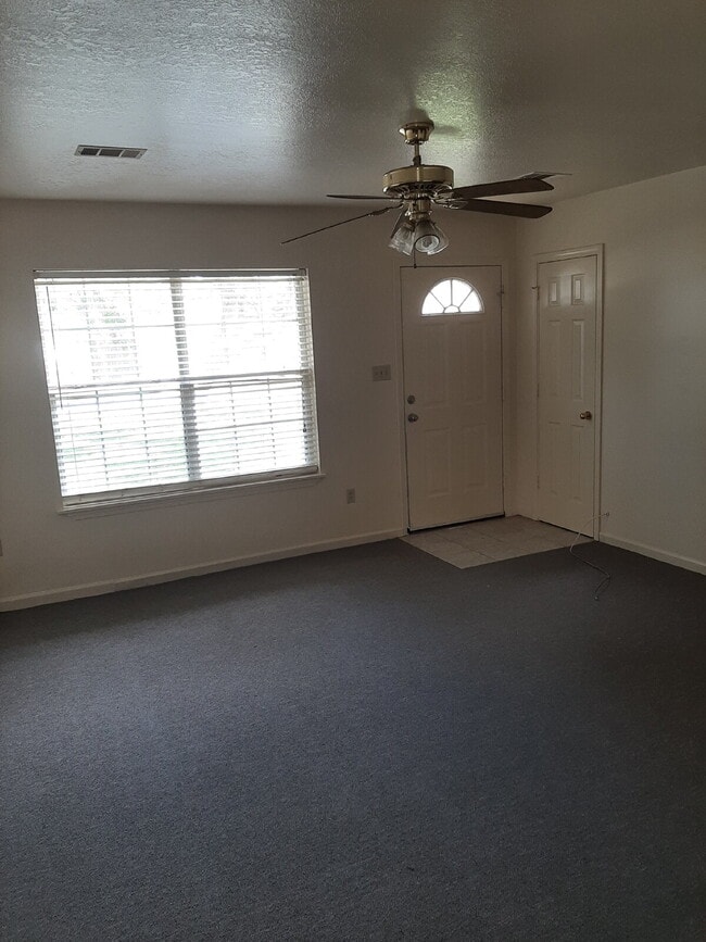 Photo - "Charming 2-Bed, 2-Bath Retreat at Butler's Oak – Spacious 924 Sq Ft Living in Jonesboro!" Unit #1