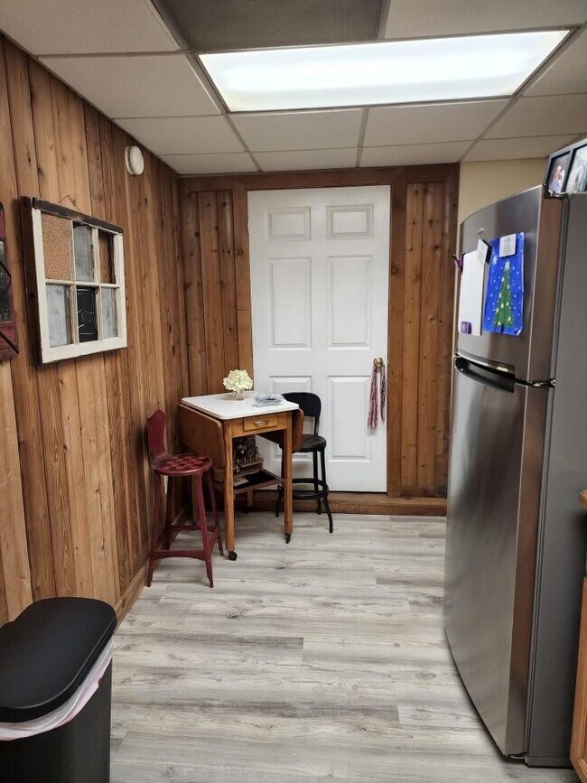 kitchen - 3306 Richmond Hwy Unit 105