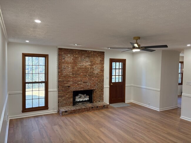 Photo - 807 Oak Bridge Ln