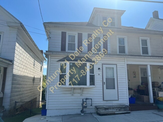 Building Photo - 3 Bedroom Home in Red Lion School District