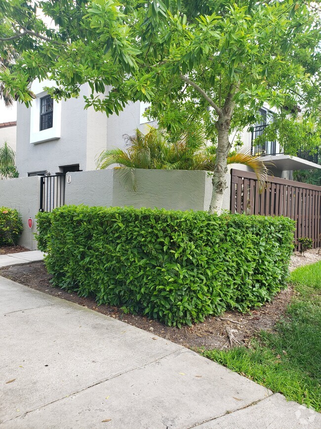 Building Photo - 10425 SW 154th Ct Rental