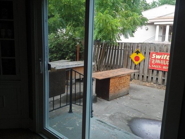Photo - 913 E Isaacs Ave