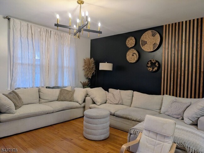 Photo - 2518 Hawthorne Ave