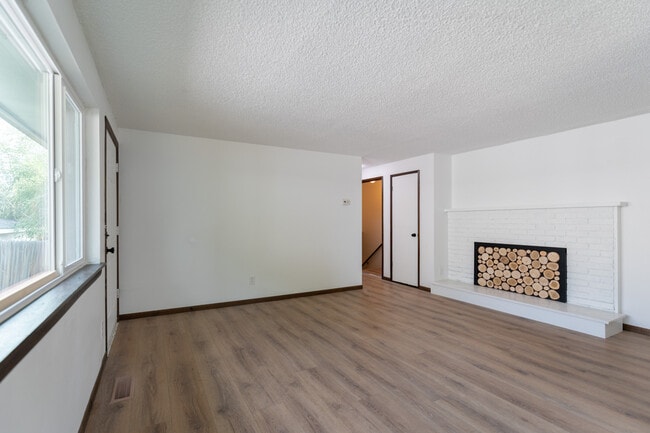 Photo - 514 E Longfellow Ave