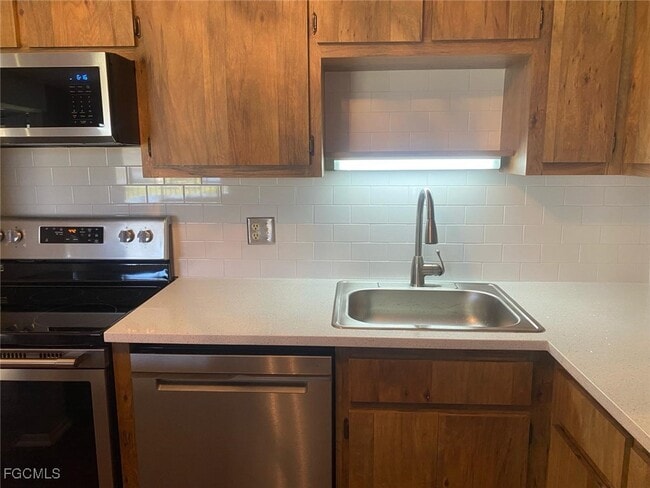 Building Photo - 5713 Foxlake Dr Unit 5