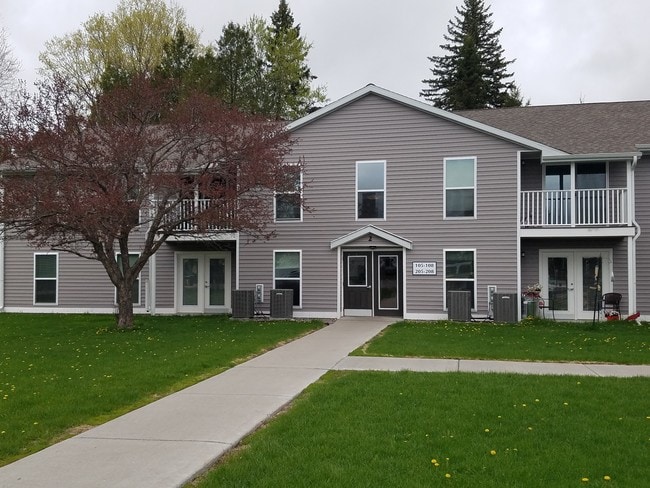 Hiawatha Apartments - Hiawatha Apartments