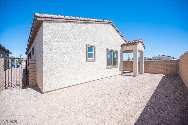 Photo - 117 Royal Cascade Ave