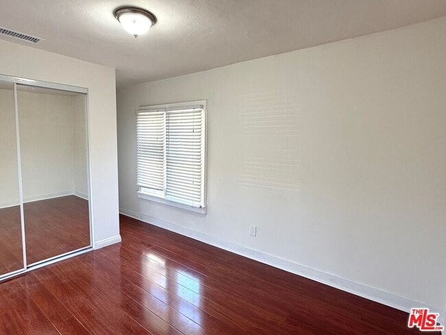 Photo - 1262 Kipling Ave