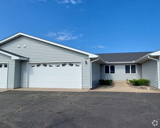 Building Photo - Nice 2 Bedroom Townhome