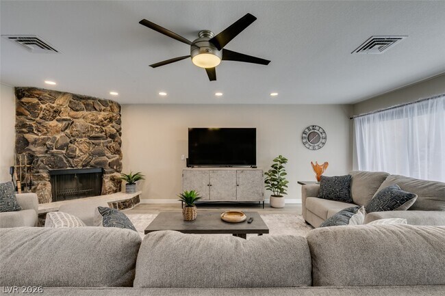 Photo - 2587 Swan Ln