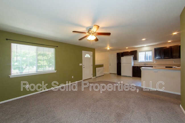 Photo - 407 E 5th St