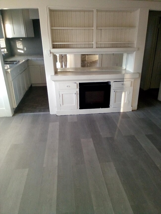 living dining area - 1920 5th Ave Unit 1920 1922