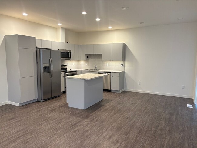 Building Photo - 213 N 76th Ave Unit 2