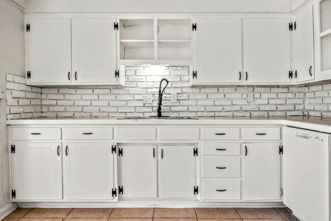 Photo - Beautifully Renovated 3 Bedroom Home in KCK Available Now!  1st Month's Rent is FREE!