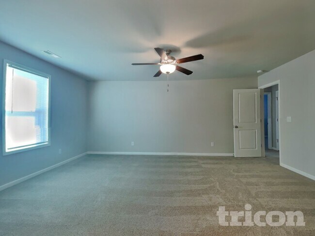 Photo - 205 Tractor Pl