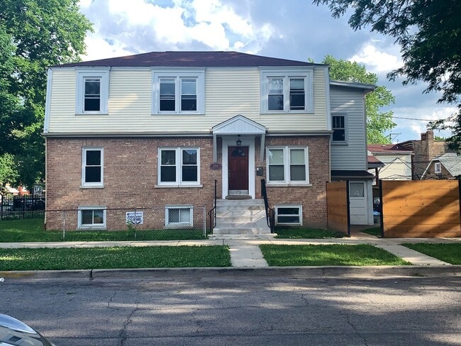 Building Photo - 3258 N Kostner Ave Unit 2