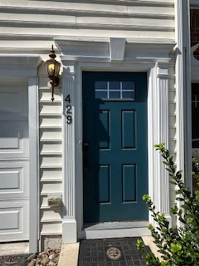 429 Scarecrow Ct
