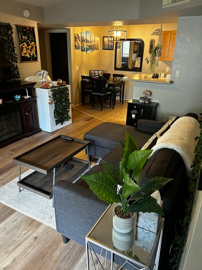 Photo - 1385 W University Ave Unidad 284