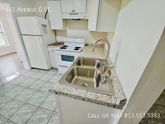 Photo - 611 Ave G SE