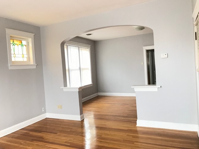 Building Photo - 4658 Delor St Unit 1 E Rental