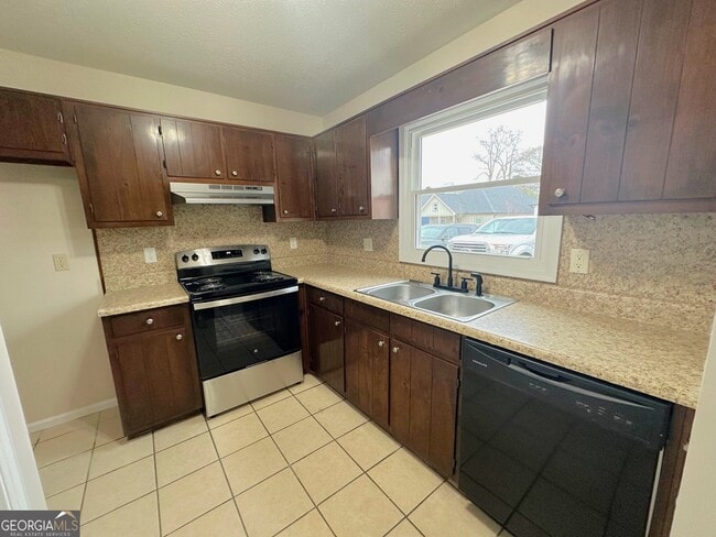 Photo - 104 Wrenwood Ln