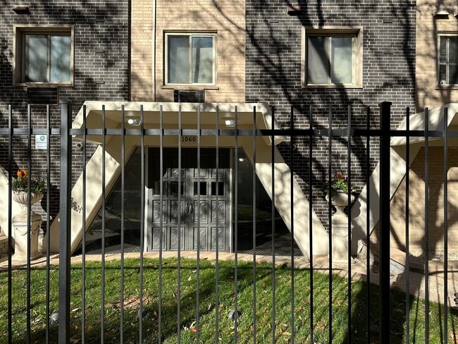 Building Photo - 1060 W Hollywood Ave Unit 404