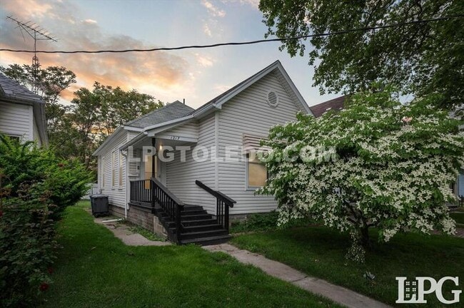 Photo - 1217 Mason St House