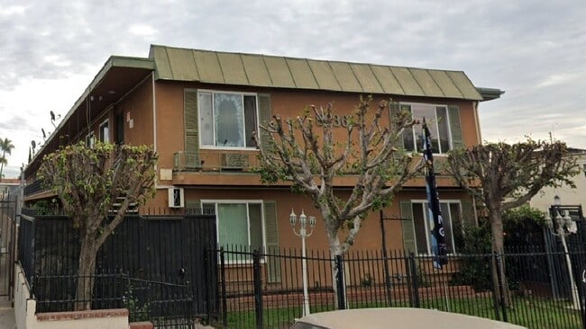 Building Photo - 8936 Cedros Ave Rental