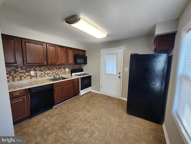 Photo - 1737 Eastern Blvd