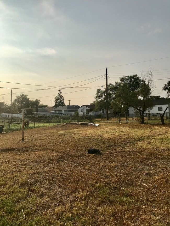 Building Photo - Cute 2 bed, 1 bath, 1 car garage in North Amarillo!