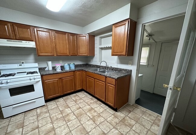 Photo - 405 Benham Ave Unidad 405 Benham