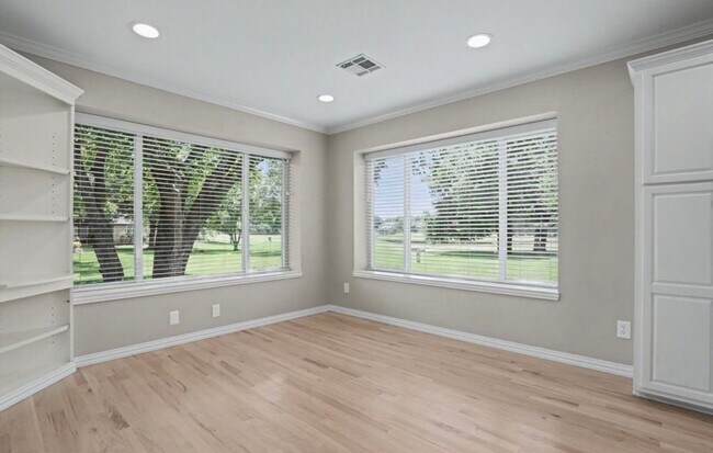 Photo - 412 N Forest Ridge Blvd