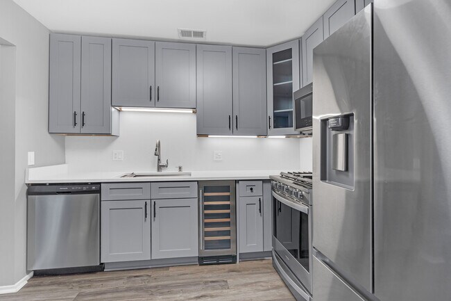 Photo - 730 Hamilton Ct