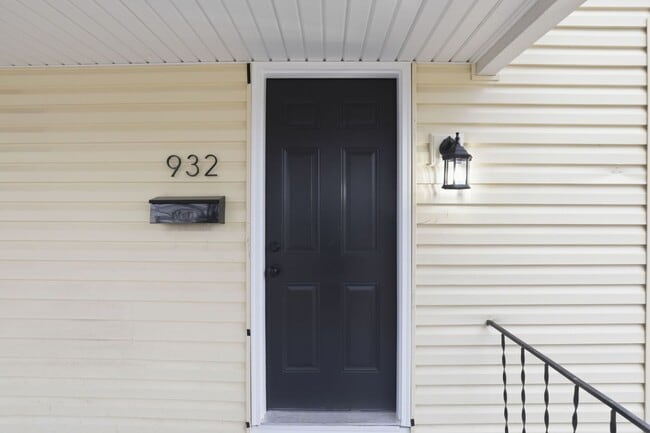 Photo - Fully Updated 2-Bed with Modern Finishes