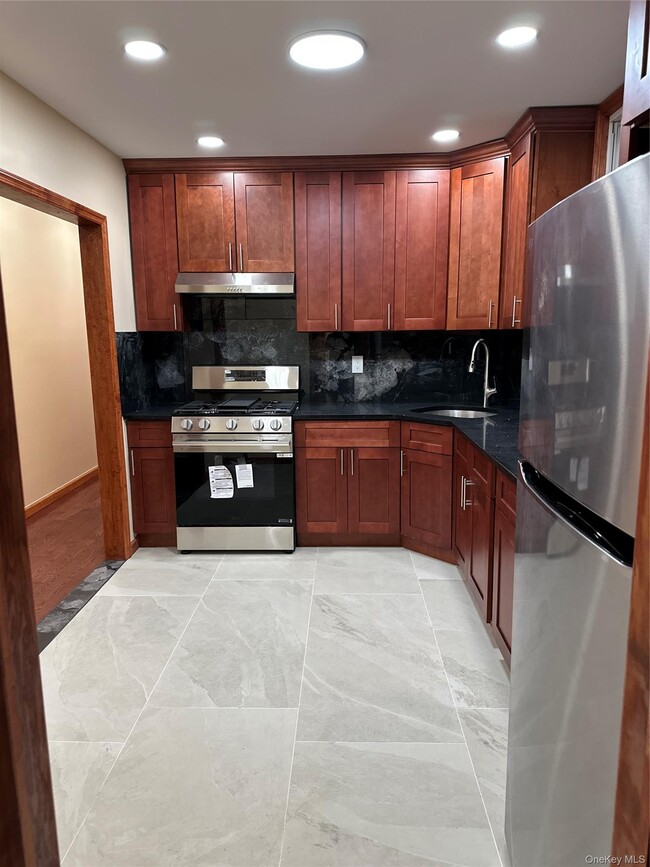 Photo - 9015 Bayview Pl