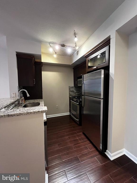 Building Photo - 1021 N Garfield St Unit 606 Rental