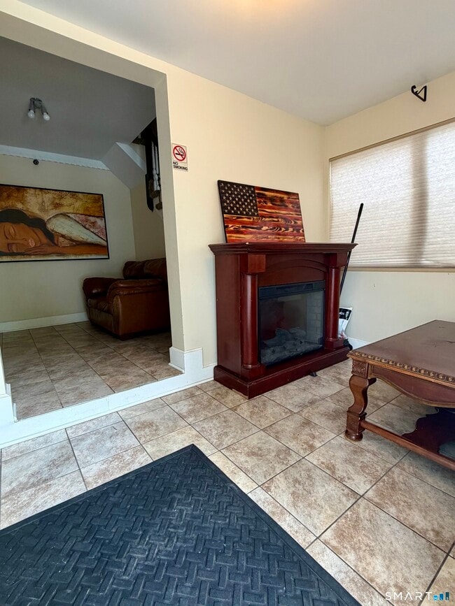 14 Kenyon St Unit 3rd Floor