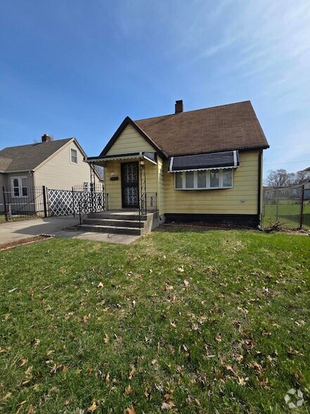Building Photo - 1127 Burr St Rental